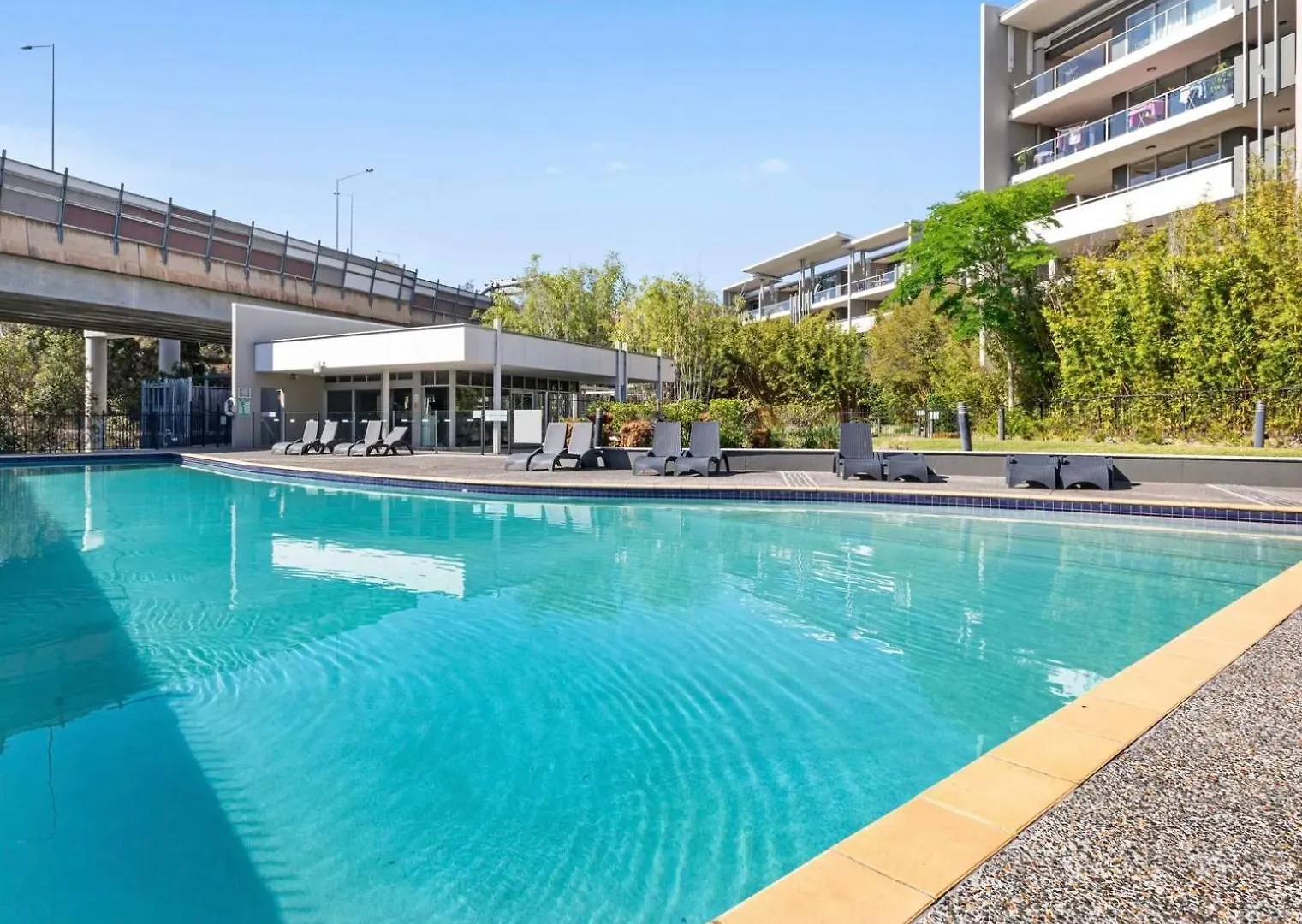 Large Resort Apartment In The Heart Of Brisbane