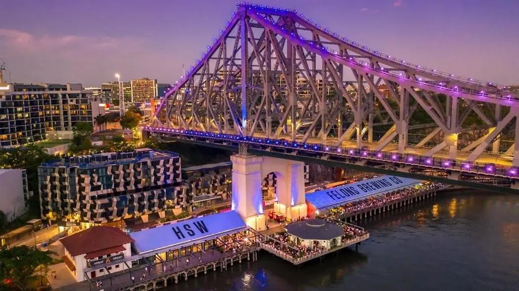 Large Resort Apartment In The Heart Of Brisbane