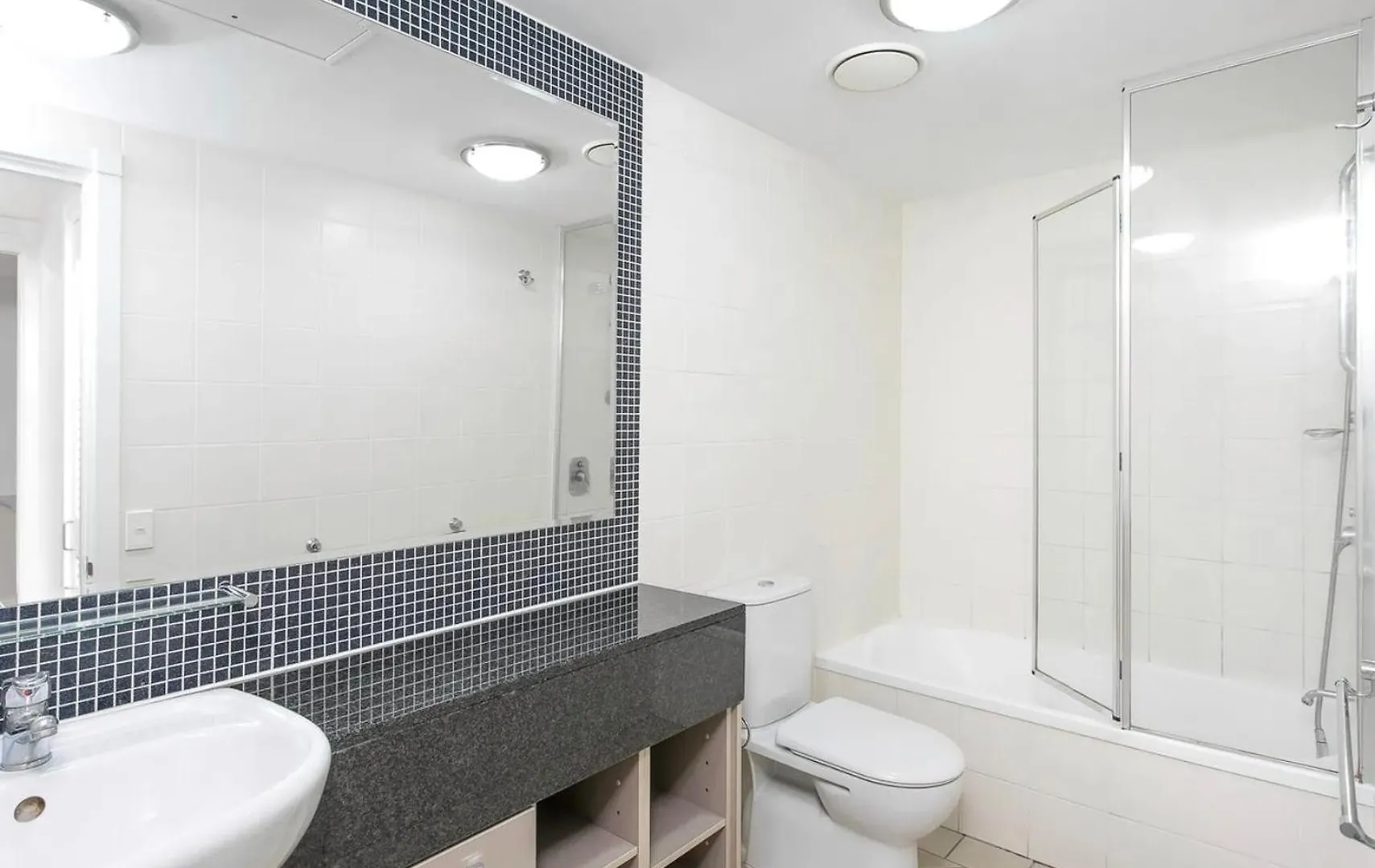 Large Resort Apartment In The Heart Of Brisbane